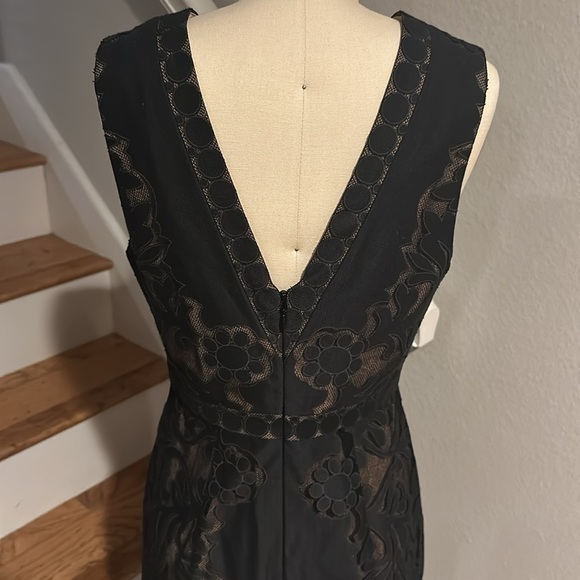 BCBMAXAZRIA V Neck Lace A Line Gown Black - Picture 9 of 12